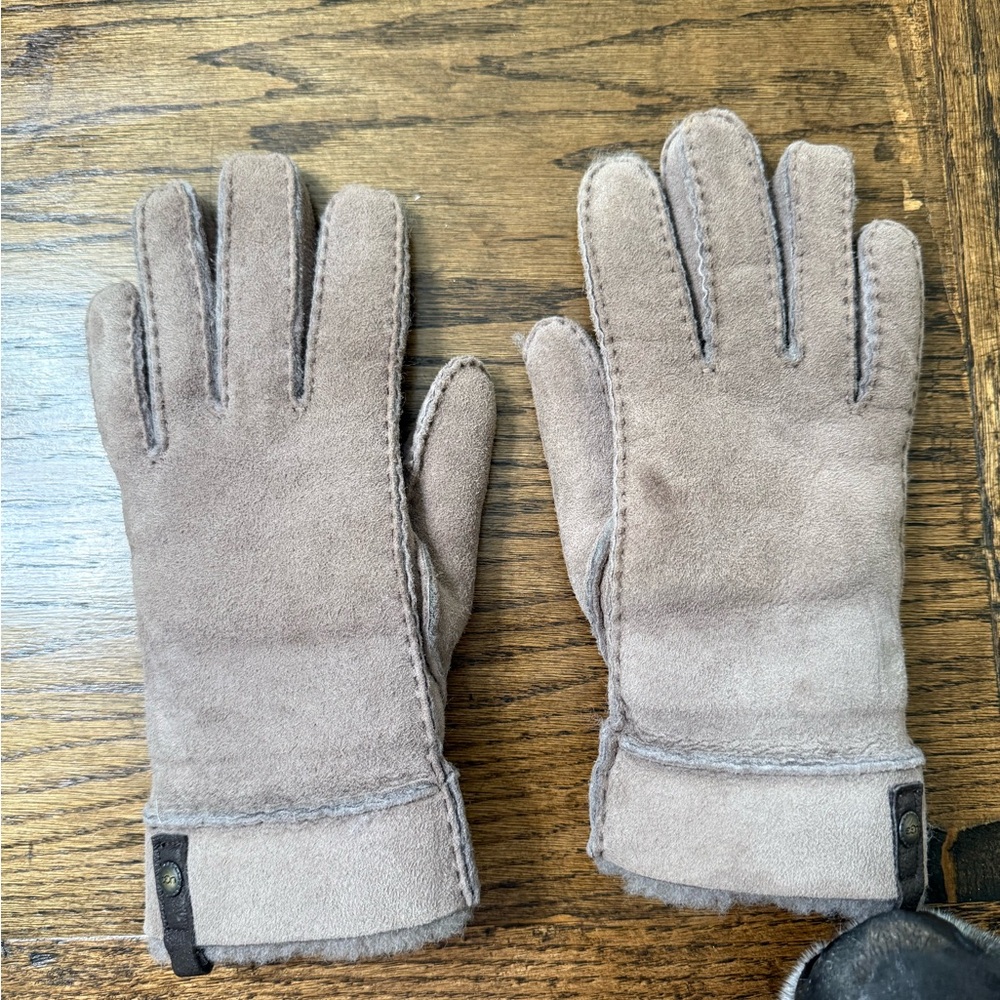 UGG Sheepskin Gloves (lined) - Picture 2 of 9